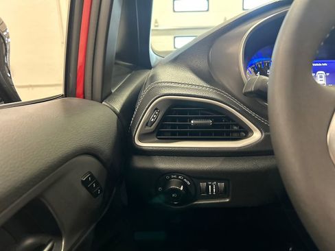 New 2026 Chrysler Pacifica Select AWD/4WD image 18