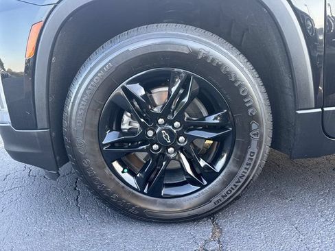 Used 2022 Chevrolet Traverse LT FWD image 13