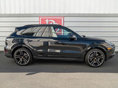 Used 2022 Porsche Cayenne image 44