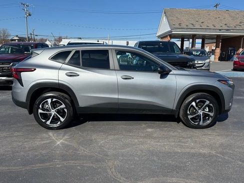 Used 2024 Chevrolet Trax RS w/ Driver Confidence Package FWD image 8