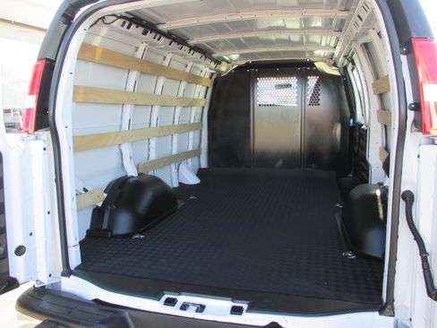 Used 2024 GMC Savana 2500 w/ Driver Convenience Package RWD image 9