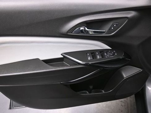 Used 2024 Chevrolet Trax LT w/ LT Convenience Package FWD image 13