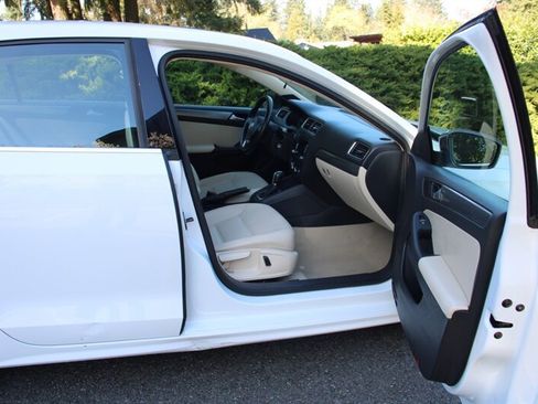 Used 2014 Volkswagen Jetta TDI image 15