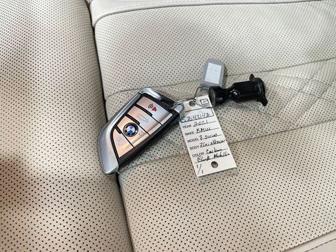 Used 2021 BMW 750i xDrive w/ Executive Package image 37