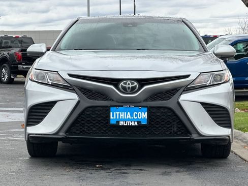 Used 2020 Toyota Camry SE image 10