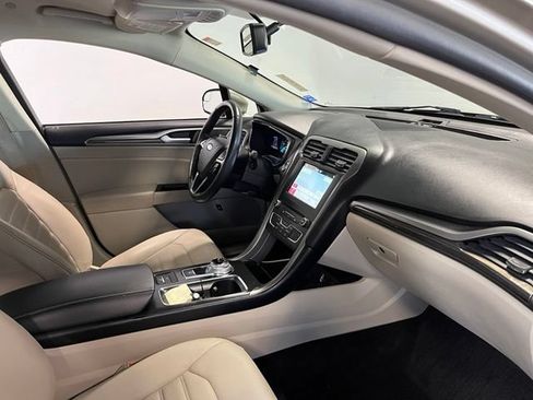 Used 2017 Ford Fusion Energi SE FWD image 12