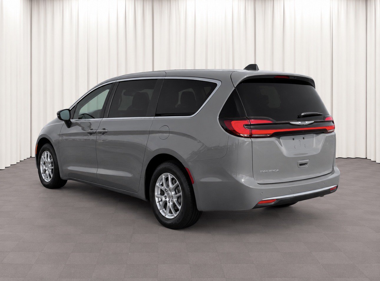 Used 2025 Chrysler Pacifica Select FWD image 5