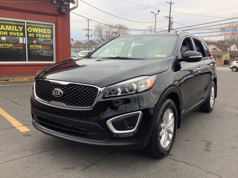 Used 2017 Kia Sorento LX AWD image 3