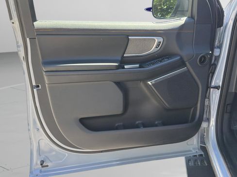 Used 2025 Ford Expedition Tremor AWD/4WD image 33