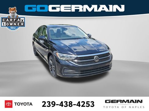 Used 2023 Volkswagen Jetta SE w/ Panoramic Sunroof Package FWD image 5