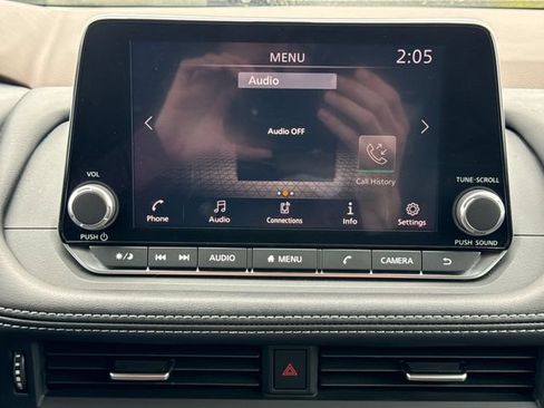 Used 2022 Nissan Rogue S AWD/4WD image 25