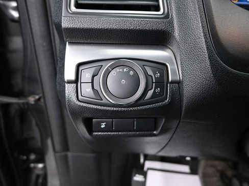 Used 2019 Ford Explorer XLT w/ Equipment Group 202A AWD/4WD image 18