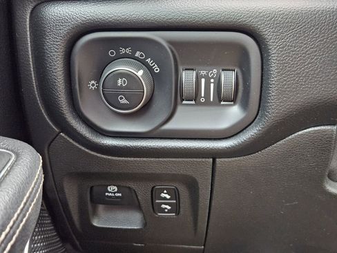 Used 2019 RAM 1500 Laramie image 26