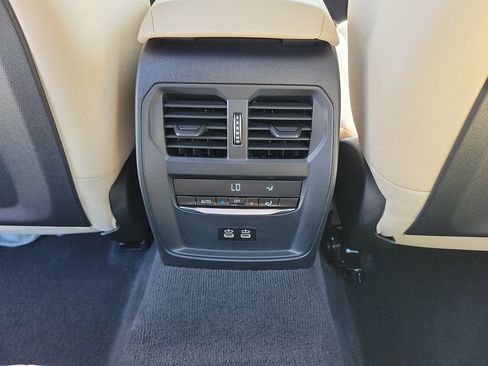 Used 2026 BMW 330i Sedan w/ Premium Package RWD image 12