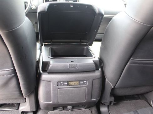 Used 2023 Nissan Armada SL image 28