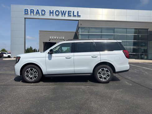 Used 2025 Ford Expedition Active AWD/4WD image 1