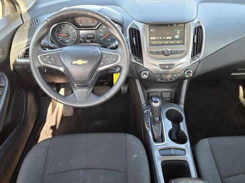 Used 2017 Chevrolet Cruze LT image 28