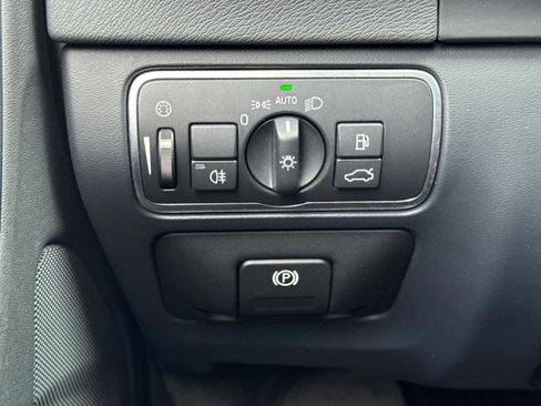 Used 2017 Volvo S60 T5 Inscription w/ Convenience Package image 24