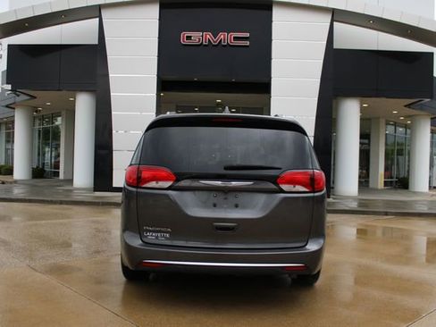 Used 2018 Chrysler Pacifica Touring-L Plus w/ Tire & Wheel Group FWD image 31