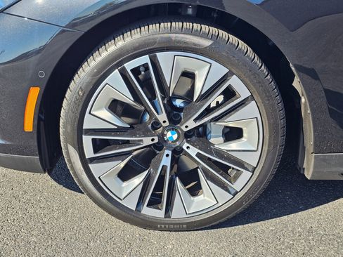 Certified 2025 BMW 530i xDrive 530i xDrive w/ Premium Package image 8