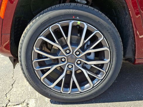 New 2026 Jeep Grand Cherokee Summit image 5