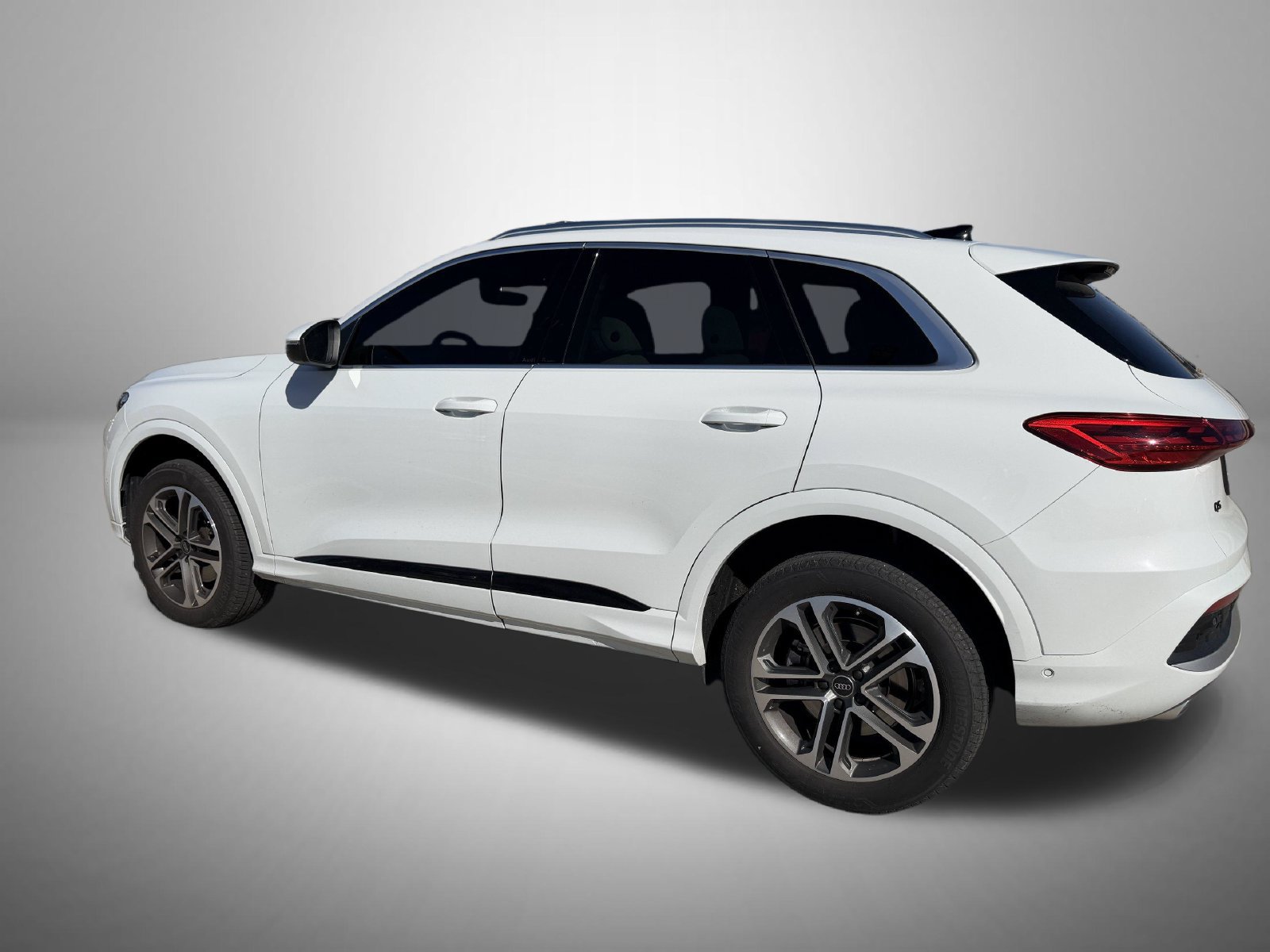 Used 2025 Audi Q5 Premium AWD/4WD image 2