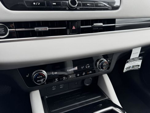 New 2025 Mitsubishi Outlander SE image 20