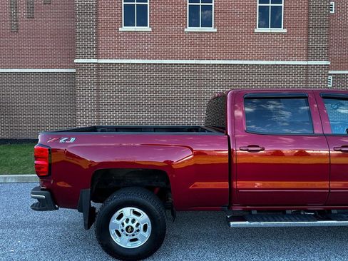 Used 2018 Chevrolet Silverado 2500 LT w/ LT Convenience Package AWD/4WD image 11