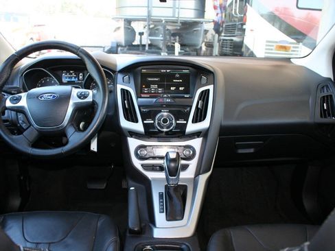 Used 2014 Ford Focus SE w/ Equipment Group 201A FWD image 15