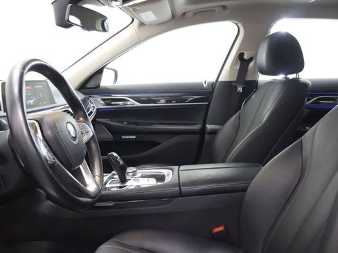 Used 2018 BMW 740i RWD image 13
