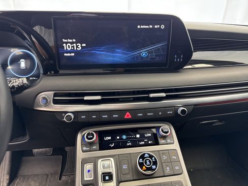 Used 2025 Hyundai Palisade Calligraphy image 11