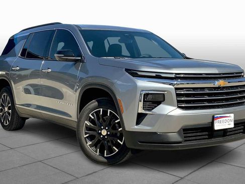 New 2026 Chevrolet Traverse LT w/ LPO, Floor Liner Package FWD image 2