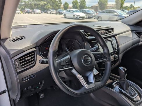 Used 2020 Nissan Rogue S FWD image 12