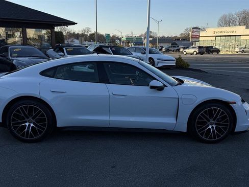 Used 2022 Porsche Taycan image 18