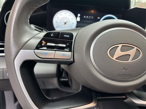 Used 2025 Hyundai Elantra SEL image 21