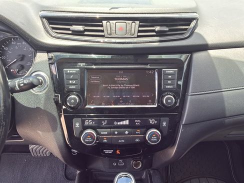 Used 2019 Nissan Rogue SV AWD/4WD image 28