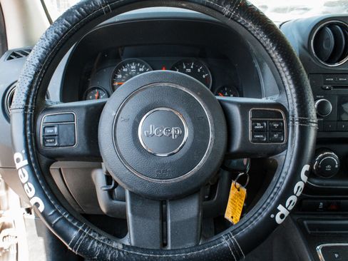 Used 2012 Jeep Compass Sport AWD/4WD image 9