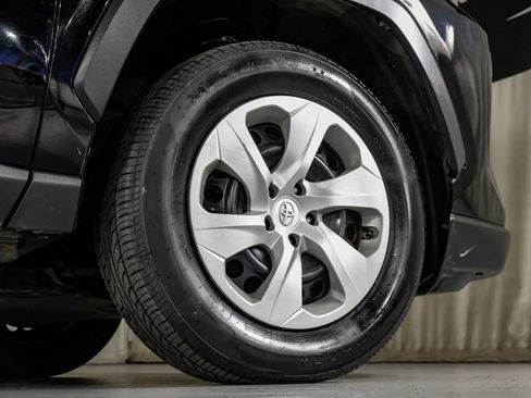 Used 2021 Toyota RAV4 LE FWD image 49