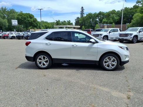 Used 2020 Chevrolet Equinox LT AWD/4WD image 2