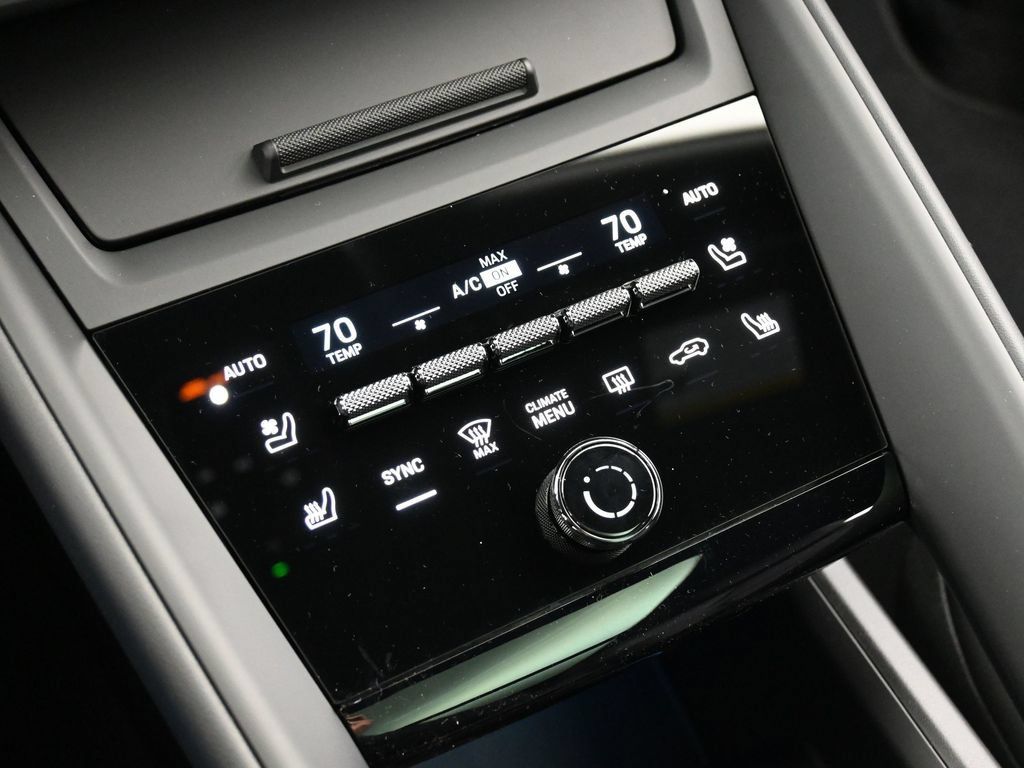 Certified 2025 Porsche Macan 4S Electric AWD/4WD image 22