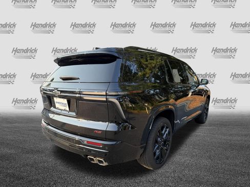 Used 2025 Chevrolet Traverse RS FWD image 9