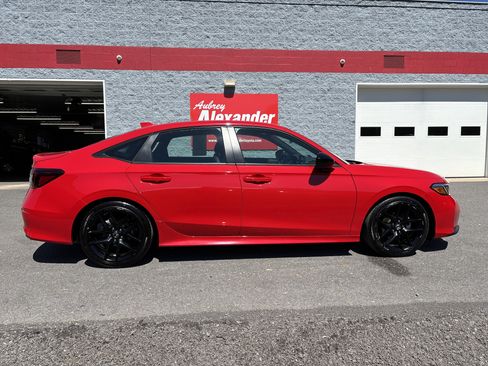 Used 2025 Honda Civic Sport image 2