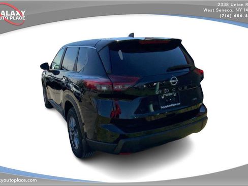 Used 2024 Nissan Rogue S image 7