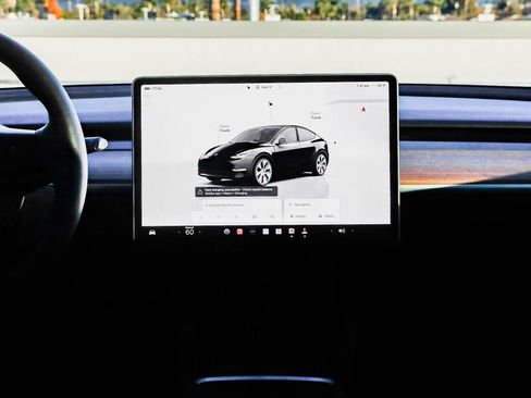 Used 2024 Tesla Model Y 2WD image 13