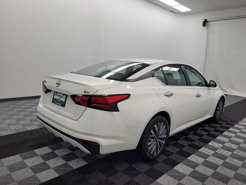 Used 2023 Nissan Altima 2.5 SV FWD image 9