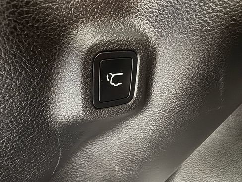 Used 2025 Jeep Compass Latitude w/ Sun & Sound Group AWD/4WD image 38