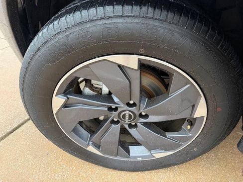 Used 2025 Nissan Rogue SV FWD image 27