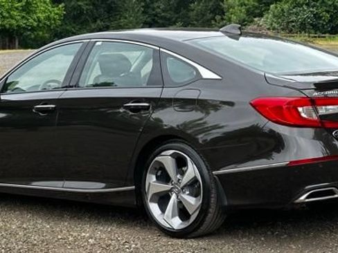 Used 2018 Honda Accord Touring image 7