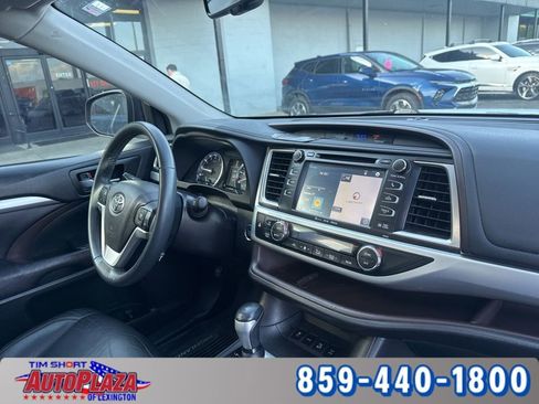 Used 2016 Toyota Highlander XLE AWD/4WD image 21