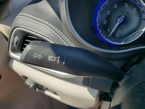 Used 2024 Chrysler Pacifica Touring-L FWD image 28